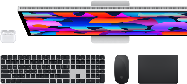 Auswahl an Zubehör und Geräten, darunter AirPods, Magic Keyboard mit Touch ID, Magic Mouse, Magic Trackpad, Studio Display