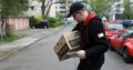 Sicher unter den Arm geklemmt