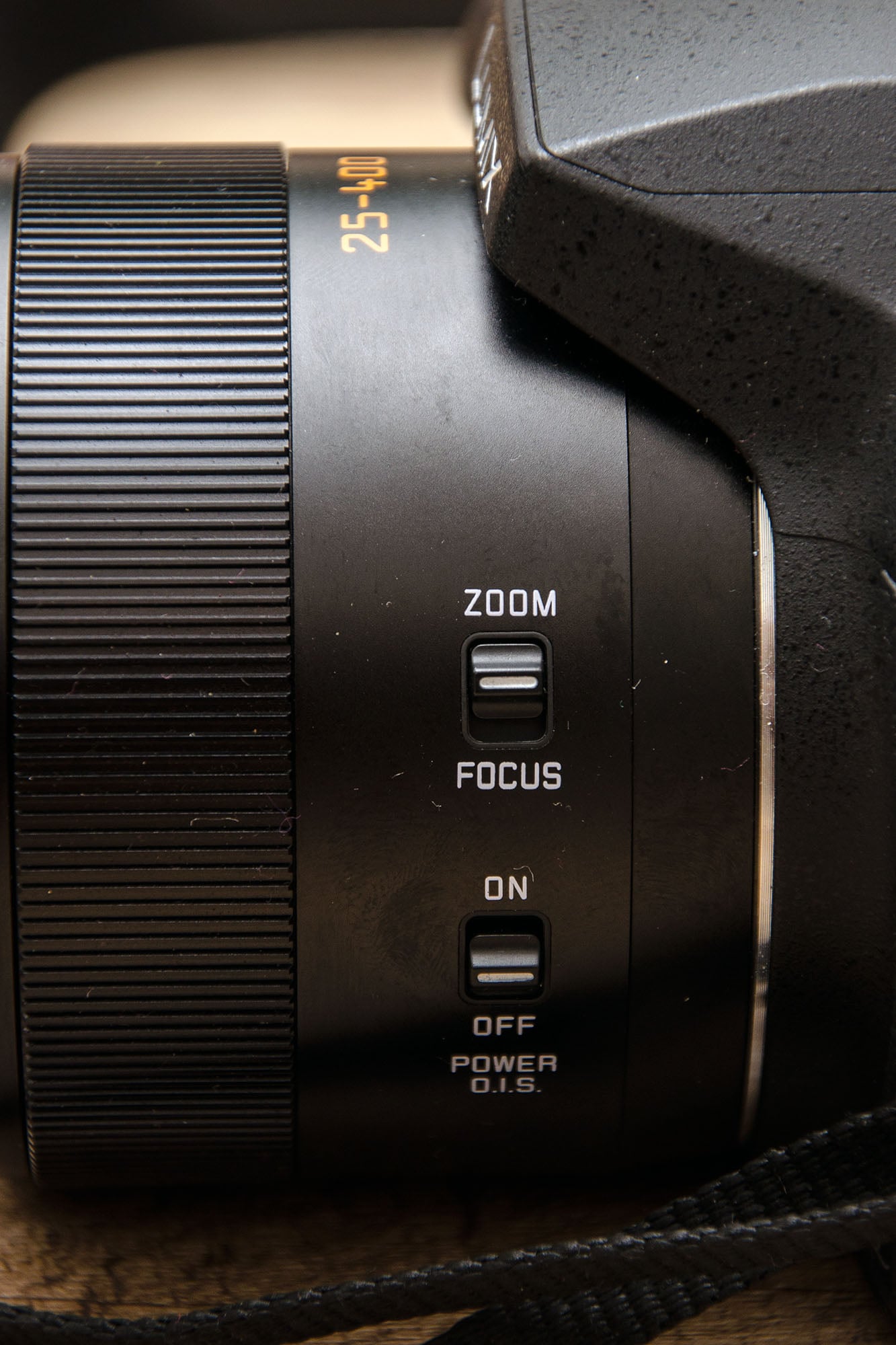 Zoom Umschalter in Nahaufnahme am Lumik Kamera Objektiv