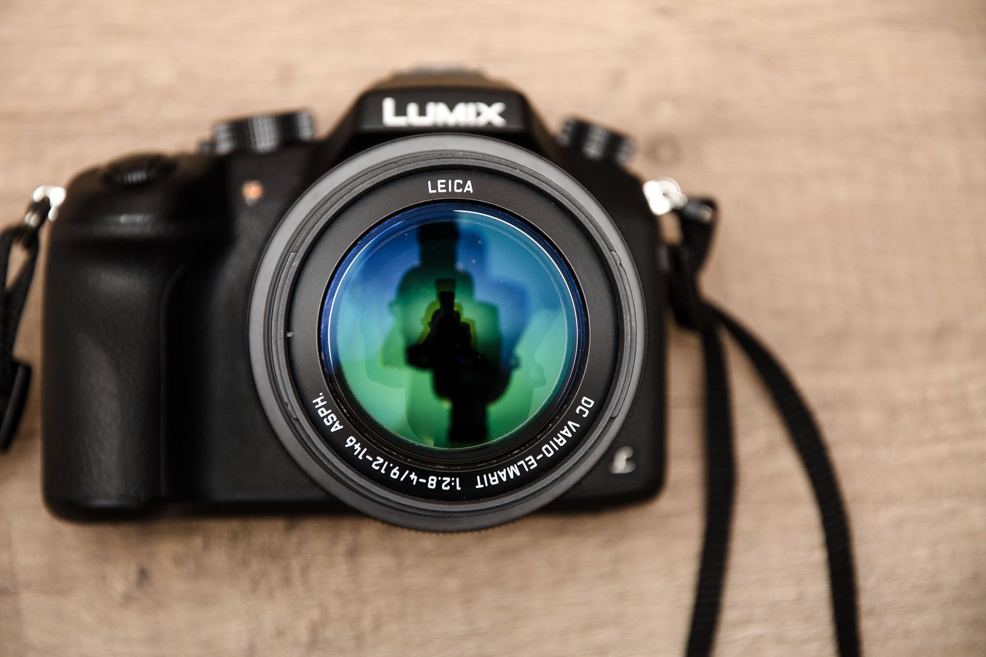 Lumix Kamera von vorn mit Zeiss Optik