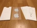 Die obligatorischen Apple-Aufkleber und Papierbeilagen sind auch dabei.