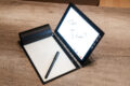 Das Lenovo-2in1 mit magnetisch angeheftetem Notizbuch