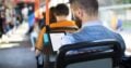 Mit einer Hülle müsst ihr euer Tablet nicht immer in der Hand halten.