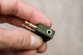 ... die den Kopfhörer z.B. mit der Audio- und Mikro-Buchse verbinden.
