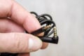 Ein Kabel für den kabelgebundenen Betrieb liegt auch bei.