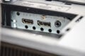 Daneben noch 1x HDMI, 1x DisplayPort & ein Kopfhörer-Ausgang