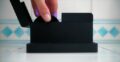 Die UV- & Docking-Station zum Desinfizieren & Laden