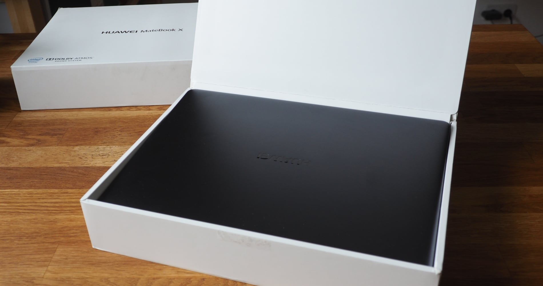 Verpackung Huawei MateBook aufgeplappt