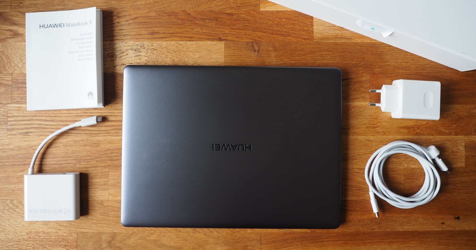 Ausgepacktes Huawei MateBook