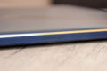 ZenBook-Prägung an der Notebook-Rückseite