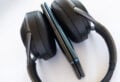 Zwei der Farbvarianten und der Sony-Kopfhörer WH-1000XM2.