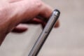 Der SIM-Slot oben am Smartphone