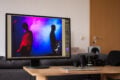 Schlicht und elegant, so passt der EIZO FlexScan EV3285 auf jeden Arbeitsplatz, ...