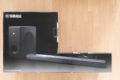 Die Soundbar ist platzsparend verpackt.