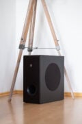 Der Subwoofer ist kompakt genug, um eine flexible Aufstellung zu ermöglichen.