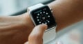 Geringen Stromverbrauch und Robustheit gegenüber Wasser und Luft versprechen MicroLEDs - ideal zum Beispiel für Smartwatches.