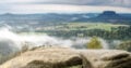 Das Besondere an der Fotografie offenbart sich nur aus nächster Nähe. Auf dem 4K-Monitor fällt es in normalem Sitzabstand aber erst einmal nicht auf.
