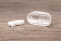 In die Ladeschale passen die In-Ears meist nur ohne Passstück.