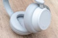 Natürlich können die Headphones auch Noise Cancelling.