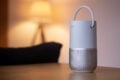 Passt mit dem minimalistischen Design in jede Wohnung: Der Portable Home Speaker.