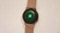 Die Samsung Galaxy Watch Active 2 nutzt eine grüne LED um den Puls zu messen.
