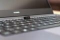 Die Webcam ist in die Tastatur integriert.