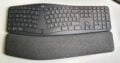 Die Logitech Ergo K860 verfügt über eine breite Handballenauflage.