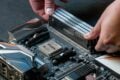 Die meisten Mainboards besitzen zwei Steckplätze für RAM-Module, einige sind aber auch mit vier Plätzen verfügbar. 