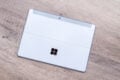 Die Rückseite des Surface Go 2