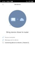 Die App koppelt ihn an das WLAN, ohne dass ich das Passwort eintippen muss – solange mein Smartphone ebenfalls verbunden ist.