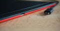 Der microUSB-Anschluss wird später zur Verbindung mit dem Chromebook Flip 14 genutzt.