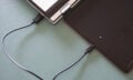 Ist das One by Wacom mit dem Chromebook verbunden, leuchtet ein kleines Lämpchen auf.