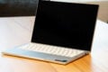 Razer Book 13 im aufgeklappten Zustand