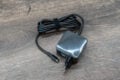 Das einteilige Ladegerät mit USB-Typ-C-Stecker