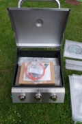 Der GrillKörper ist bereits fertig montiert.