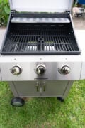 Das Einbrennen des Grills ohne Grillgut
