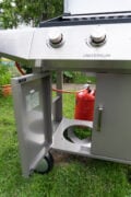 Die Gasflasche sollte einzeln stehen, kann danach aber verstaut werden.