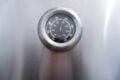 Mit dem Thermometer habt ihr das Grillgut immer im Blick.
