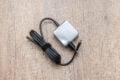 Das Netzteil mit USB-C-Stecker