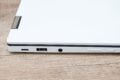 USB-C-, USB-A-Port und Klinkenanschluss an der linken Seite