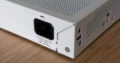 Ob in Amerika oder Europa, das eingebaute Netzteil funktioniert überall. Rechts die Vorbereitung für das Rackmount-Kit.