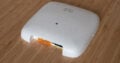 Der Access Point ist möglichst unauffällig gestaltet. Die ausschaltbare Status-LED sieht man aus großer Entfernung.