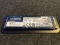 Frontalansicht der Kingston NV1 SSD