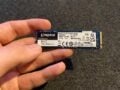 Größenvergleich: So liegt die SSD in der Hand.