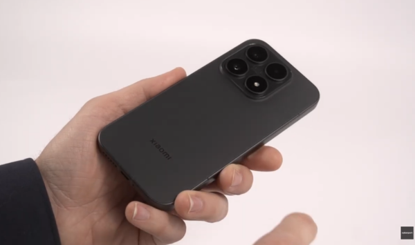 Xiaomi 17 Rückseite in mattem Schwarz